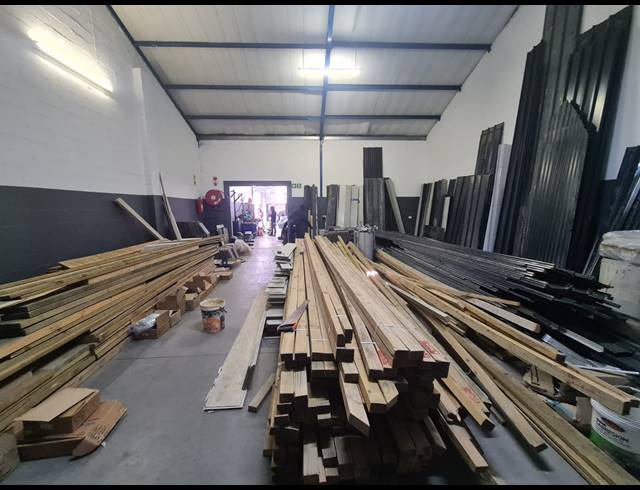 325M² WORKSHOP TO LET IN STIKLAND INDUSTRIAL